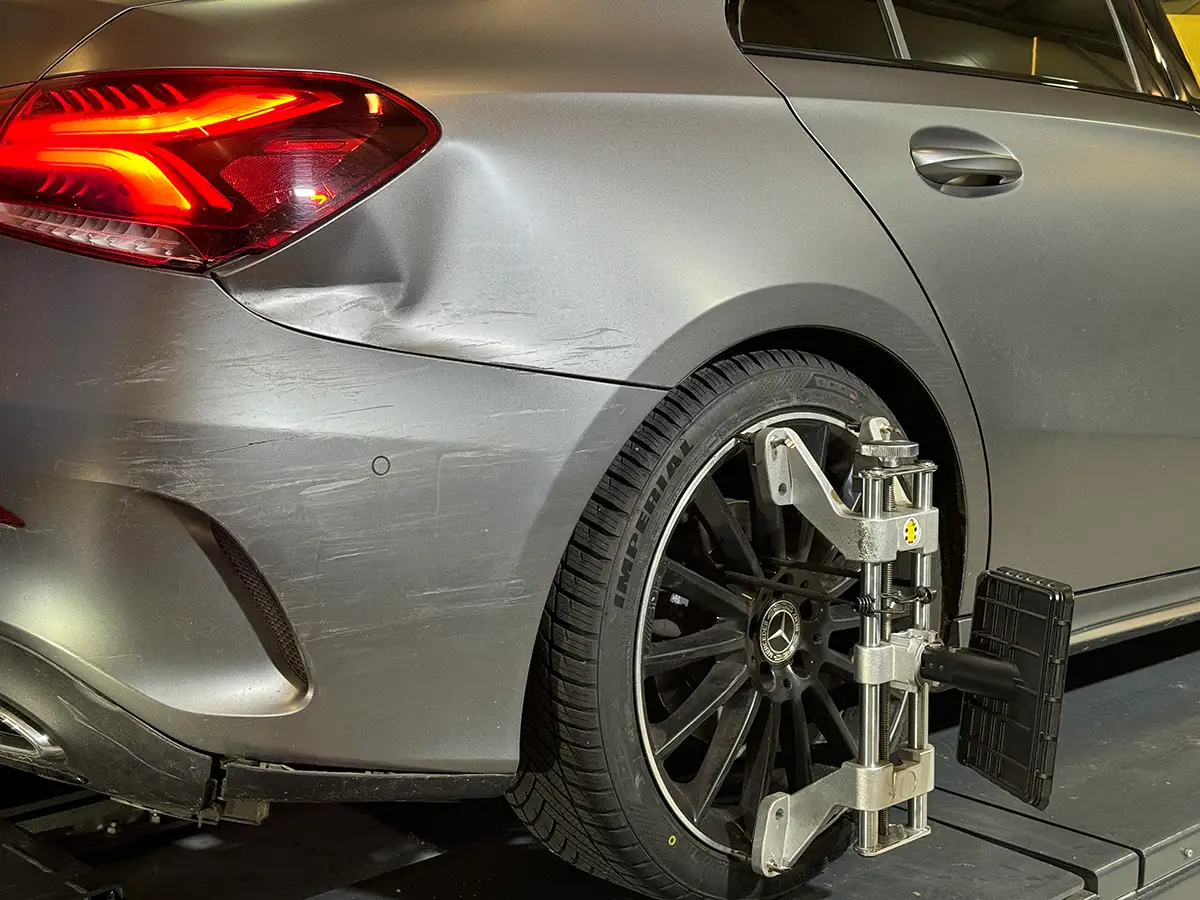 Kfz Gutachten nach Unfall, was zahlt die Versicherung?